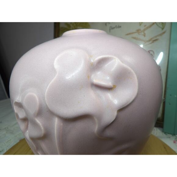 Vintage Haeger Pottery Pink Medium Size Vase with Flowers - Picture 5 of 8